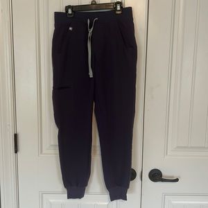 Fig’s purple shadow scrub set. XS petite jogger and XS top. EUC